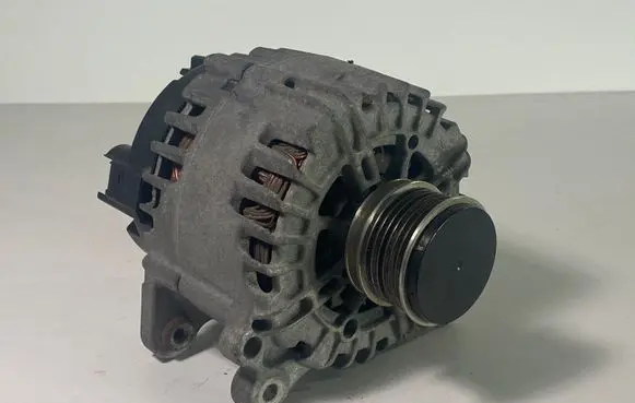 Skoda Octavia Mk2 (1Z) Generator/alternator 03L903023A 2608901A