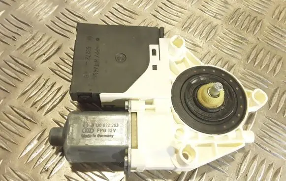 Audi A3 S3 8P Rear door window regulator motor 130822263