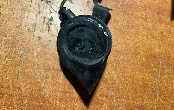 Audi A3 S3 A3 Sportback 8P Horn signal 024148