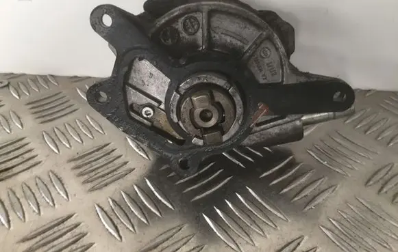 Mercedes-Benz CLS C219 Vacuum pump A6422300165 1231065