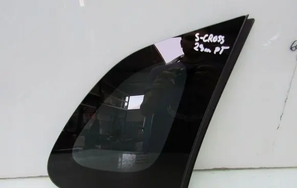 Suzuki SX4 S-Cross Front triangle window/glass SCROSS