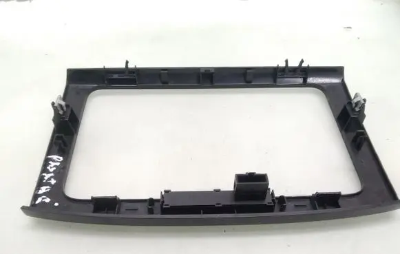 Volkswagen PASSAT B6 Radio/GPS head unit trim 