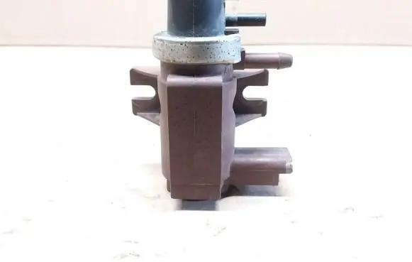 Ford Focus Vacuum valve 