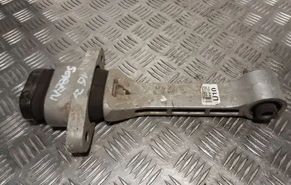KIA Sorento Engine mount bracket