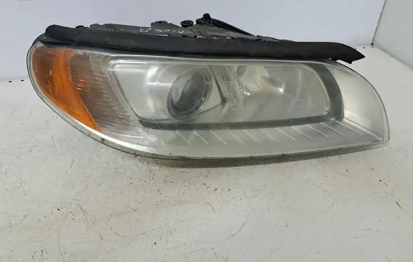 Volvo V70 Headlight/headlamp 31214348
