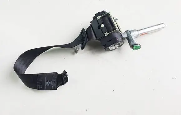 Volvo V50 Rear seatbelt 8639551