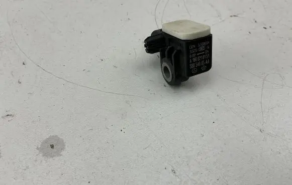 Mercedes-Benz A W176 Airbag deployment crash/impact sensor A1668210151 56054085AA