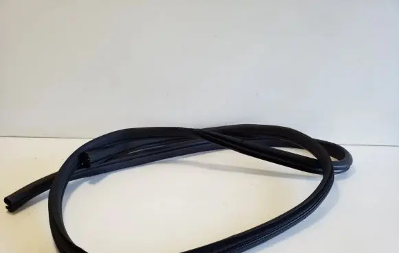 Nissan Qashqai J12 Rear door rubber seal (on body) 