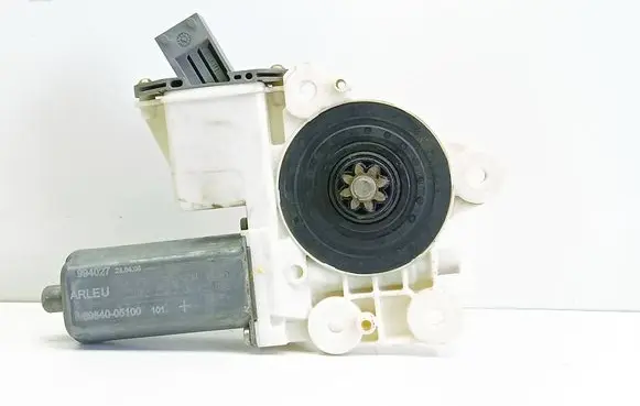 Toyota Avensis T250 Rear door window regulator motor 6984005100 994027