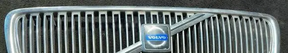 Volvo V70 Front bumper upper radiator grill