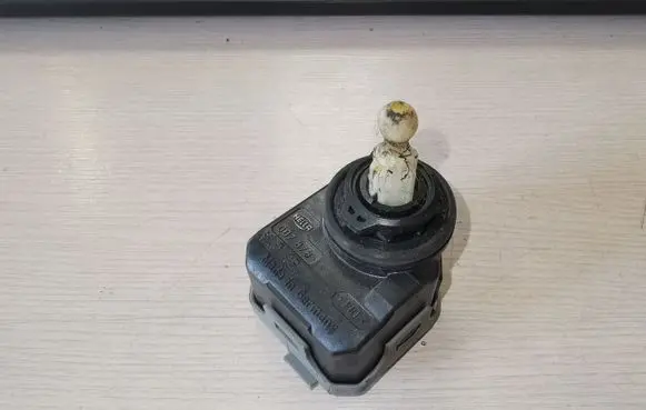 Skoda Fabia Mk1 (6Y) Headlight level adjustment motor 6Y0941295