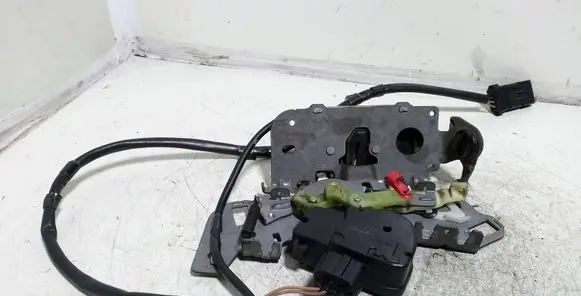 Chrysler Voyager Sliding door lock 