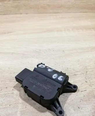 Skoda Octavia Mk2 (1Z) Air flap motor/actuator 0132801336