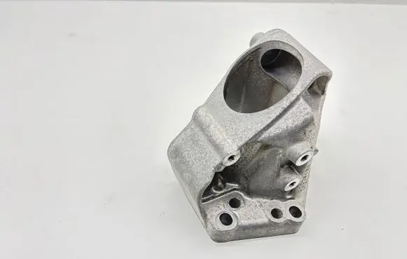 Volvo XC60 Engine mounting bracket 32325434