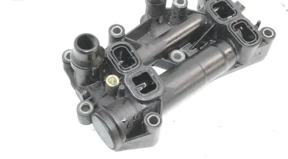 BMW 6 F06 Gran coupe Oil filter mounting bracket 70379335