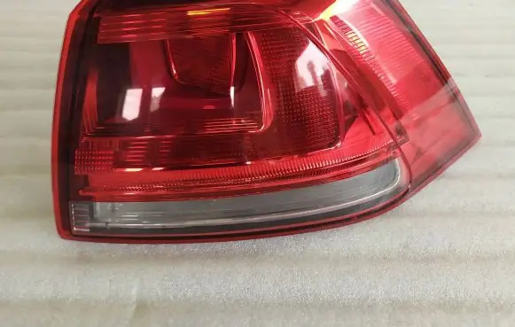Volkswagen Golf VII Rear/tail lights 5G0945258A 90011875