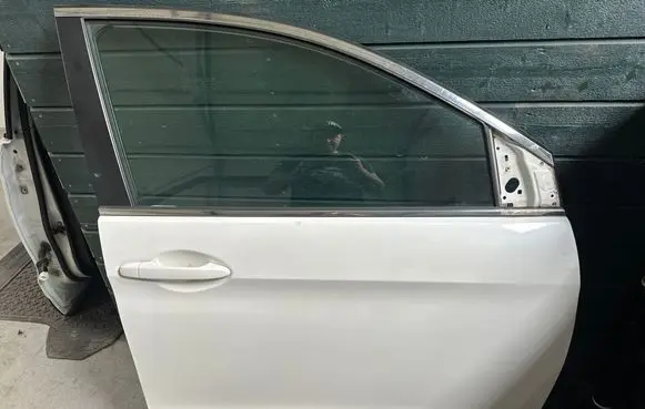 Honda CR-V Front door