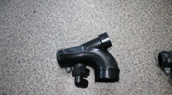 Audi A4 S4 B9 8W Turbo air intake inlet pipe/hose 05l129635a