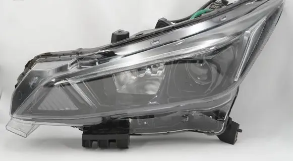 Nissan Leaf II (ZE1) Headlight/headlamp 