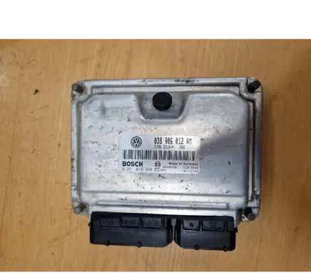 Volkswagen Polo V 6R Engine control unit/module 038906012AM 28SA5436 0281010658
