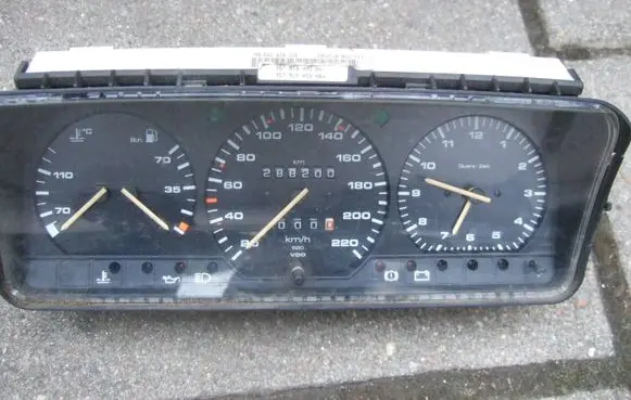Volkswagen PASSAT B3 Speedometer (instrument cluster) 357919033BN 28B200
