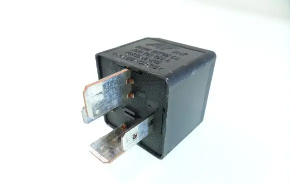 Volkswagen Golf IV Other relay 95VW10K705CA 7M0951253A