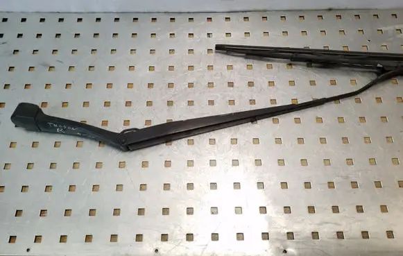 Hyundai Tucson JM Front wiper blade arm