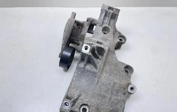 Volkswagen Golf VI Engine mounting bracket 03G903143A