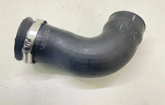 Audi A4 S4 B7 8E 8H Intercooler hose/pipe 8E0145837G