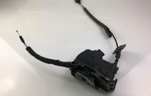 Renault Clio IV Front door lock 805024563R