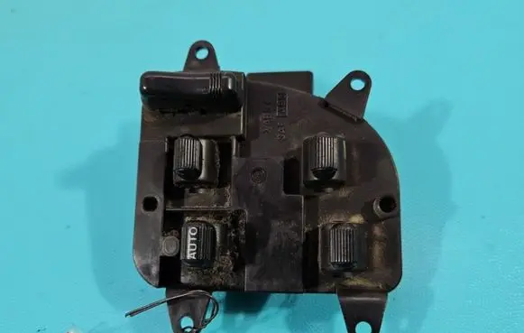 Subaru Impreza I Electric window control switch IMPRK1435290