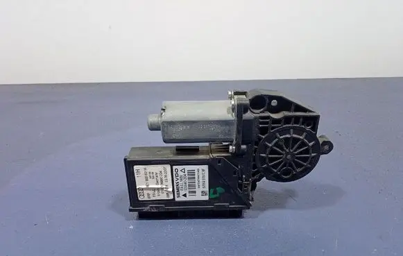Audi A4 S4 B7 8E 8H Front door window regulator with motor 8E1959801H