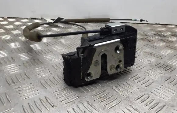 Infiniti Q70 Y51 Rear door lock