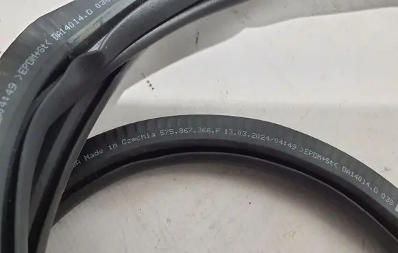 Skoda Karoq Front door rubber seal 575867366P