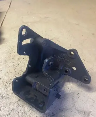 Ford Focus Engine mounting bracket 884F3C631AC 93VB3K738AD