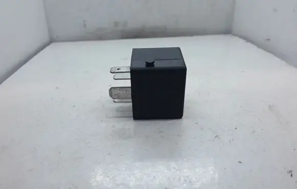 Volkswagen Touareg I Other relay V231360006X080 4H0951253A