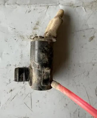 Suzuki Grand Vitara I Windshield washer spray nozzle 