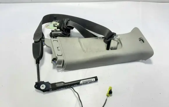 Opel Zafira C Front seatbelt 13367542 620611500