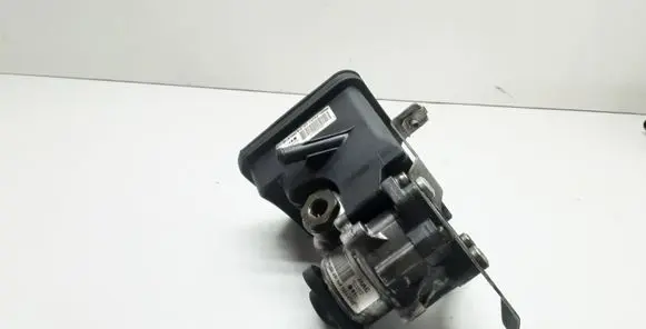 BMW 5 E60 E61 Power steering pump 7693974101