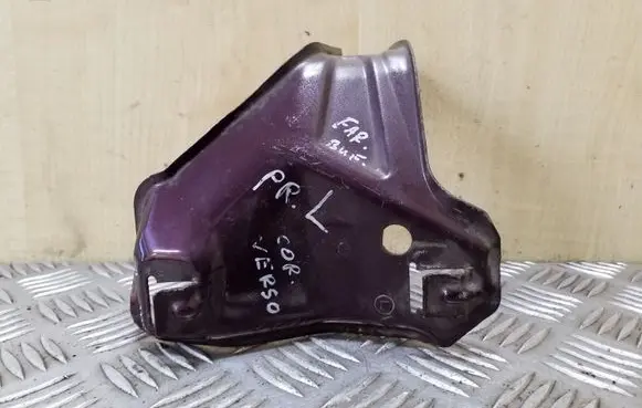 Toyota Corolla Verso E121 Fender mounting bracket
