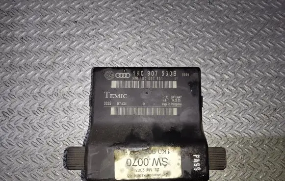 Audi A3 S3 8P Gateway control module 1K0907530B