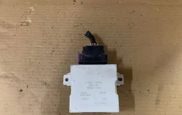 Toyota Avensis T250 Window wiper relay 8594005040