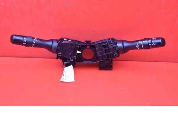 Toyota Avensis T270 Other switches/knobs/shifts 05190-17F373