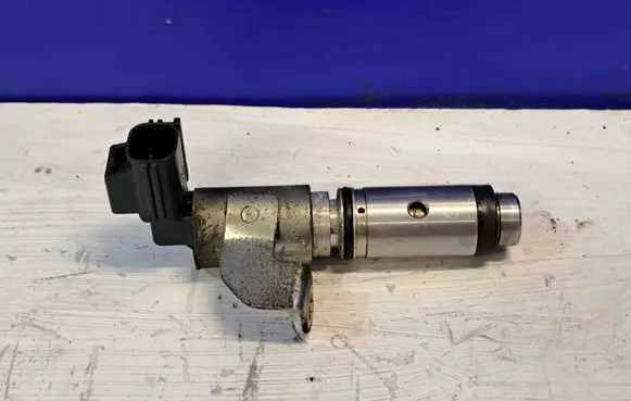 Volvo XC70 Camshaft vanos timing valve 7G9N9M424AA 31437586