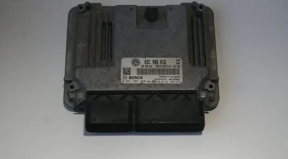 Volkswagen Golf VI Engine control unit/module 03C906016 0261S04390