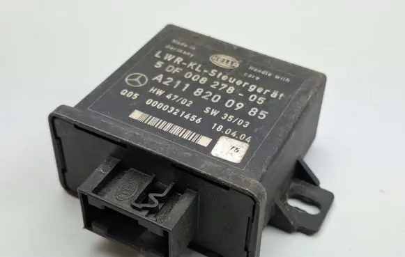 Mercedes-Benz E W211 Light module LCM 5DF00827805 0000321456