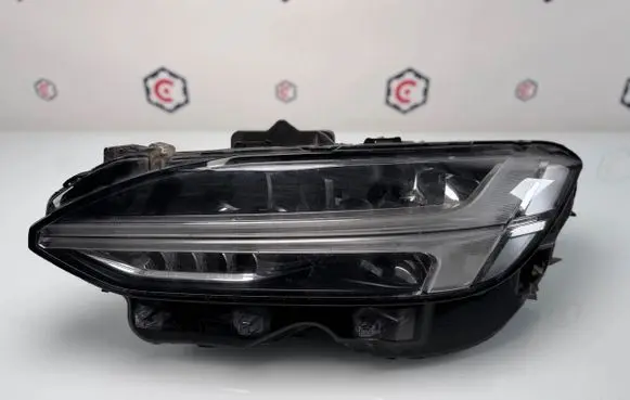 Volvo S90, V90 Headlight/headlamp 32342464