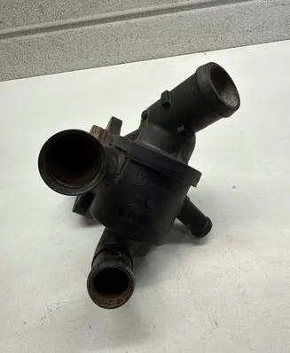 Volkswagen PASSAT B7 Thermostat 03L121111AE
