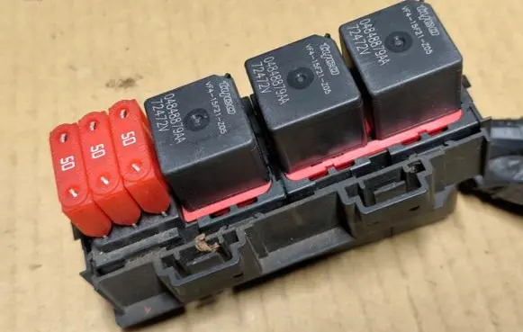 Chrysler 300 - 300C Fuse module