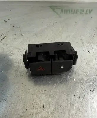 Opel Vivaro Hazard light switch E3160101